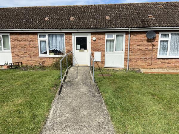 2 bed bungalow wanted